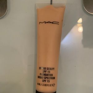MAC Studio Sculpt NC 20 Foundation